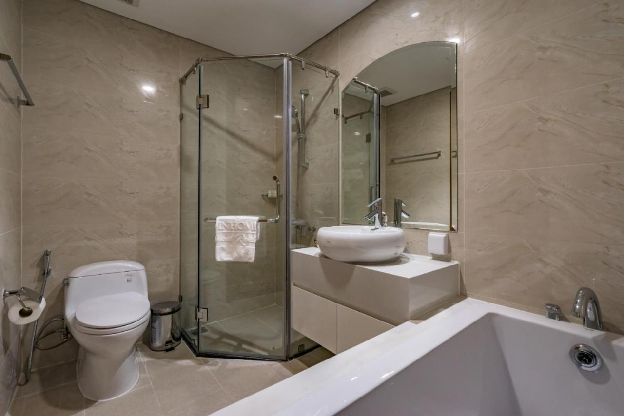 2 Bedrooms At Landmark Vinhomes Park * Ho Chi Minh City