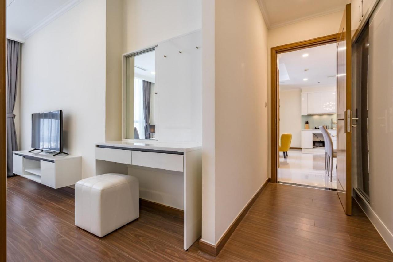 2 Bedrooms At Landmark Vinhomes Park *